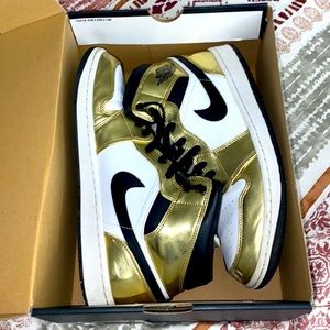 The shoes are size 11-125$